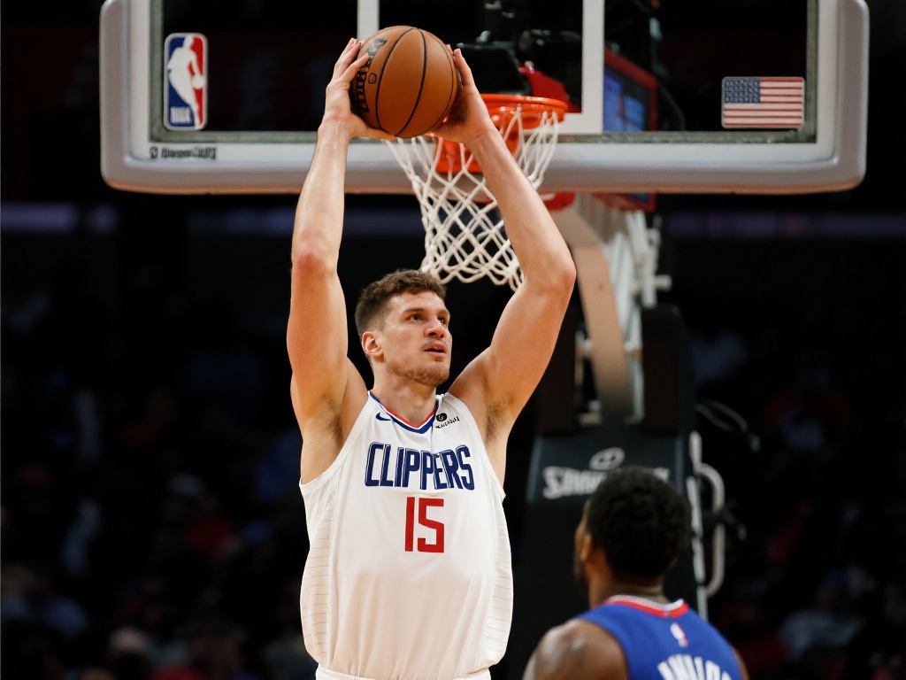 祖巴茨渴望防守荣誉:目标DPOY与最佳防守阵容,职业生涯奖项寥寥 祖巴茨的职业生涯并非一帆风顺。作为201